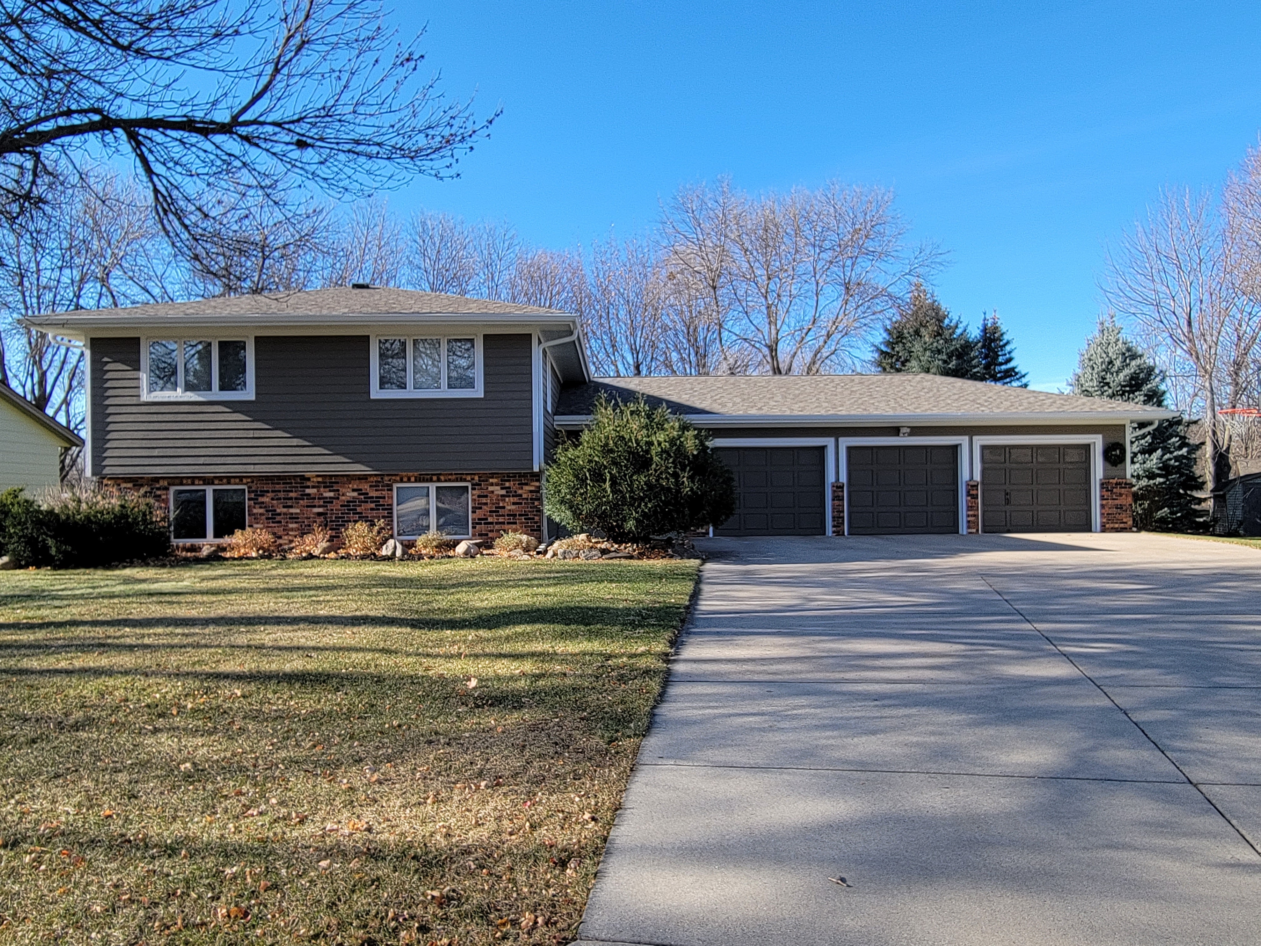 Our roofing company installed Driftwood Shingles on this house.